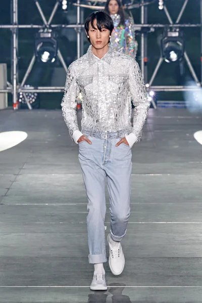 Look 18